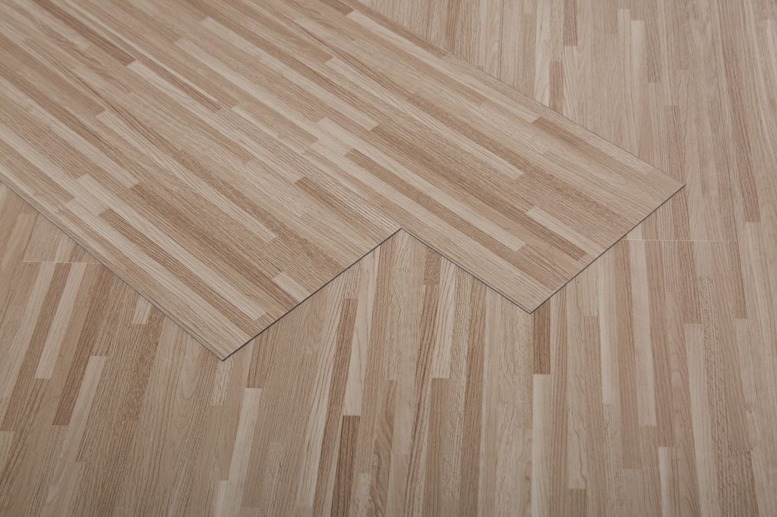 Lantai Papan PVC 4.0mm 5.0mm Self Adhesive Vinyl Floor Planks 3.0mm Lapisan UV