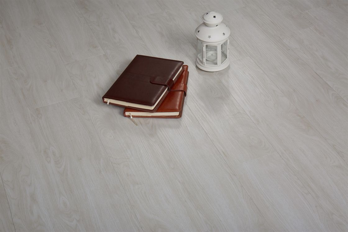 Tahan Api PVC Vinyl Plank Flooring Sistem Klik Lantai Vinyl PVC Dalam Dekorasi Lantai