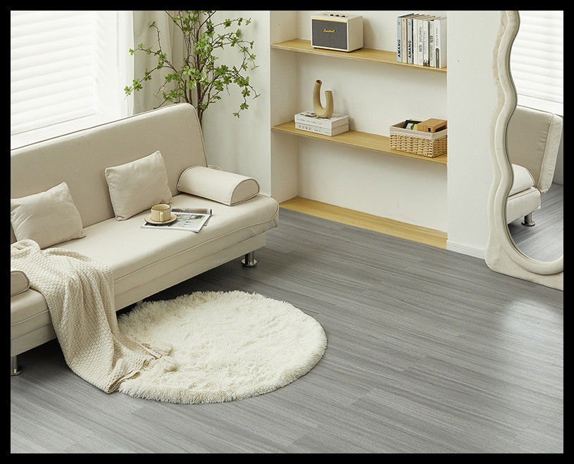 Dapatkan Solusi Lantai yang Sempurna dengan Lantai Genteng Vinyl Mewah dalam Mat atau Surface Gloss Cerah dan Lebar 7,25 inci/183mm